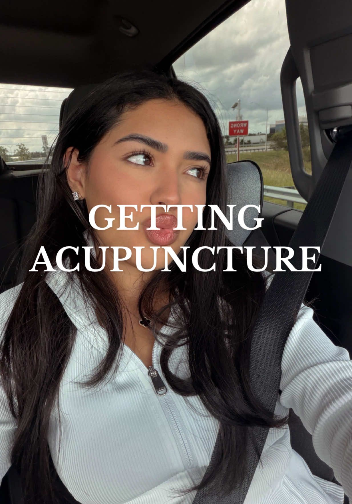 healing my neck pain the holistic way 🤍🍃 #acupuncture #wellnessera #neckpain #neckpainrelief #chinesemedicine 