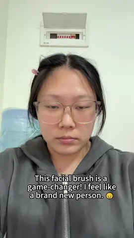 This brush feels so soft on my skin I love it for lymphatic drainage my skin has never felt so good. #drybrushing #facebrushing #lymphaticdrainage #skinhealth #massagebrush 