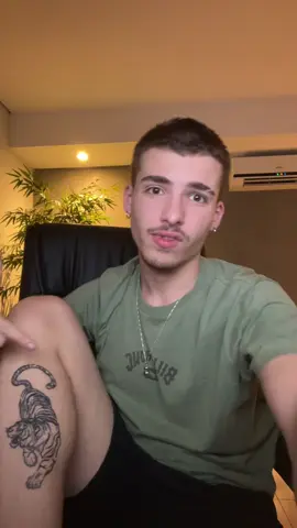 imagina ter uma tatuagem da ana frango elétrico 