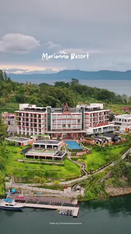 Pesona hotel bintang 5 pertama di Samosir, Ayo booking pakej private trip & sewa drone sama kami  @DRONE DANAU TOBA & SAMOSIR  Private Trip Danau Toba & Free Video Drone Danau Toba  ⬇️⬇️⬇️ Silahkan pilih pakej Start Medan & Start Kualanamu Airport / Start Silangit Airport : ▶️Pakej 5 Hari 4 Malam ▶️Pakej 4 Hari 3 Malam ▶️Pakej 3 Hari 2 Malam ▶️Pakej 2 Hari 1 Malam ▶️Paket 1 Hari (one day trip) ____________________________ 📲INFO PEMESANAN/BOOKING TRIP ⤵️ 📞Telepon/Whatsapp: +6285270840356