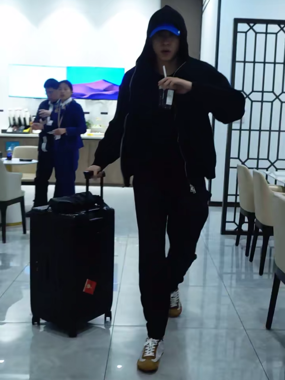 Ma Xiaoyu meninggalkan Hefei menuju ke acara festival musik di Putian. sukses dan lancar-lancar acaranya sayang😍😚🥰 ahh..pengen jadi bocil yang bisa bebas foto🫵😆😆 #maxiaoyu #actor #drama #video #yuyiindonesia 