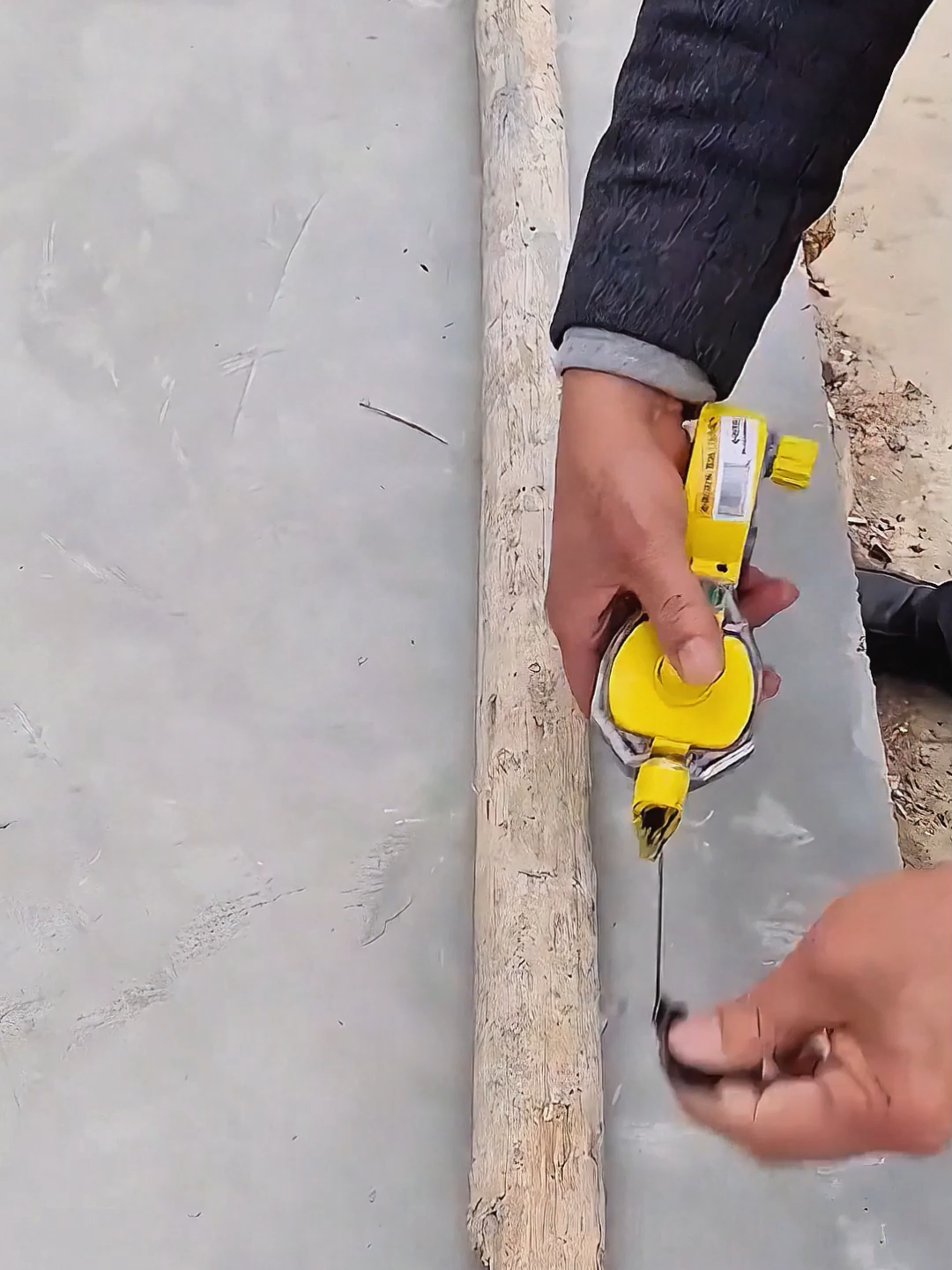 Bikin garisan lurus tanpa fafifu, ya pakai alat ini.panjangnya bisa sampai 50 meter boss!super praktis dan inovatif #pertukangan#perkakas#tukangbangunan#alattukang #tukang #fypindo