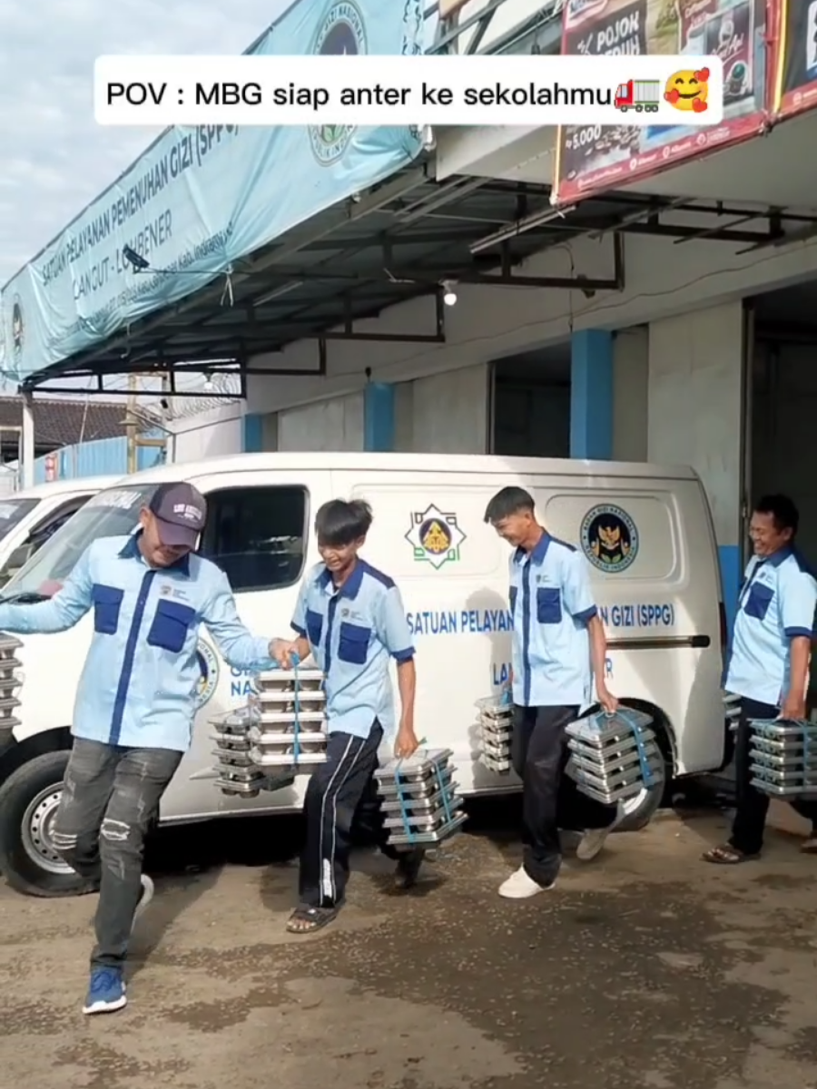 ngangkut ompreng, senyum, gaskeun🚚🚚 #makanbergizigratis #bgn #sppg #satuanpelayananpemenuhangizi #mbg 