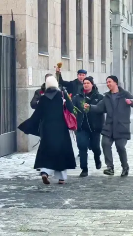 Giving flowers to strangers #flower #foryou #happy #surprise #roses#fyp