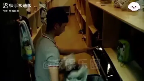 A tui rất giàu tình cảm chân Quý bạn bè dùng tình cảm chân thành đối đãi bằng cả tấm lòng khi chia tay ở cuộc thi hát a vẫn còn đẫm lệ nhưng không nở xa bạn bè nhưng có người lợi dụng điểm này đã làm hại a vì a quá tin người a nghĩ rằng đối xử tốt với người ta nhưng người ta lấy lòng dạ tiểu nhân đo lòng quân tử thế gian này đầy rẩy hiểm nguy nhưng khó đoán nhất là lòng người