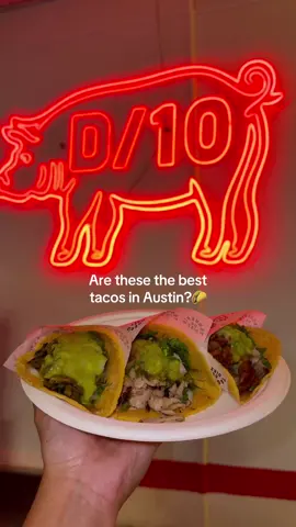 🌮Tacos Hidden in an alleyway  @mellowyellowpay and I almost didn’t try this spot and then it actually ended up being one of our favorites! I will be back for the grilled chicken taco 10/10! Add it to your Austin taco bucket list! 📍 Taqueria De Diez 206 Trinity St unit 110, Austin, TX 78701 in downtown Austin!  #austinfood #austintx #austintexas 