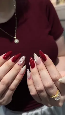 Cái màu sơn lên là tự động trắng da luôn đó khách ơi ——————————————————  🌸 SOPHIA NAILS STUDIO 🌸   -------------------- ☁️ 𝗧𝗶𝗺𝗲 : 9:00 AM - 8:00 PM ☁️ 𝗛𝗼𝘁𝗹𝗶𝗻𝗲  :  O963.542.606 ☁️ 𝗔𝗱𝗱𝗿𝗲𝘀𝘀 : 11 đường số 17, Phước Long, Q9     Nhận đào tạo học viên chuyên nghiệp 🤎🤍 #tiemnaildepq9 #daotaohocvien #phucungmongtaocau #nailđỏ 