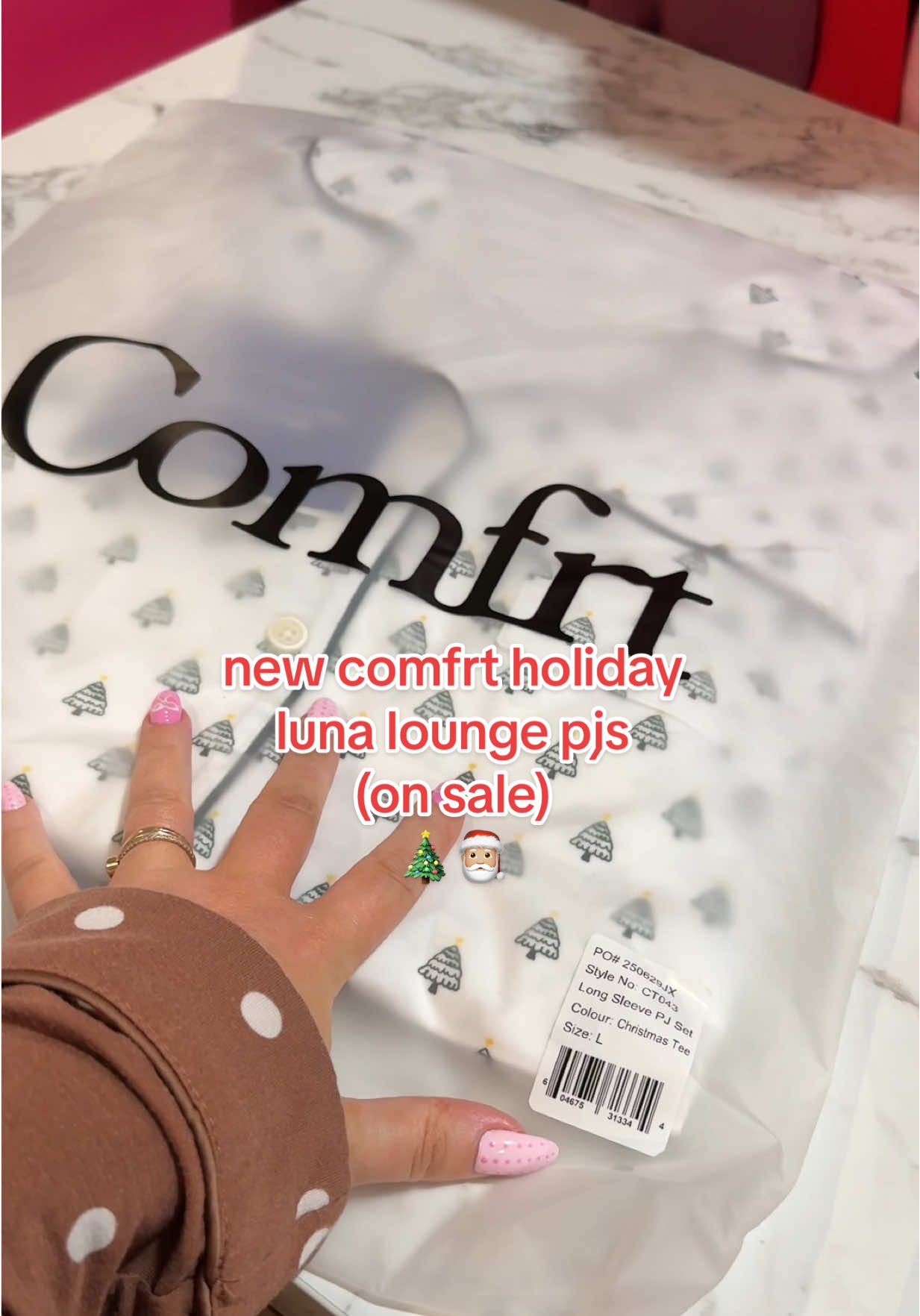 Christmas Luna lounge pjs!!! 🎄🎅🏼#christmasgiftideas #giftsforher #holidaycountdown #comfrt #christmaspjs 