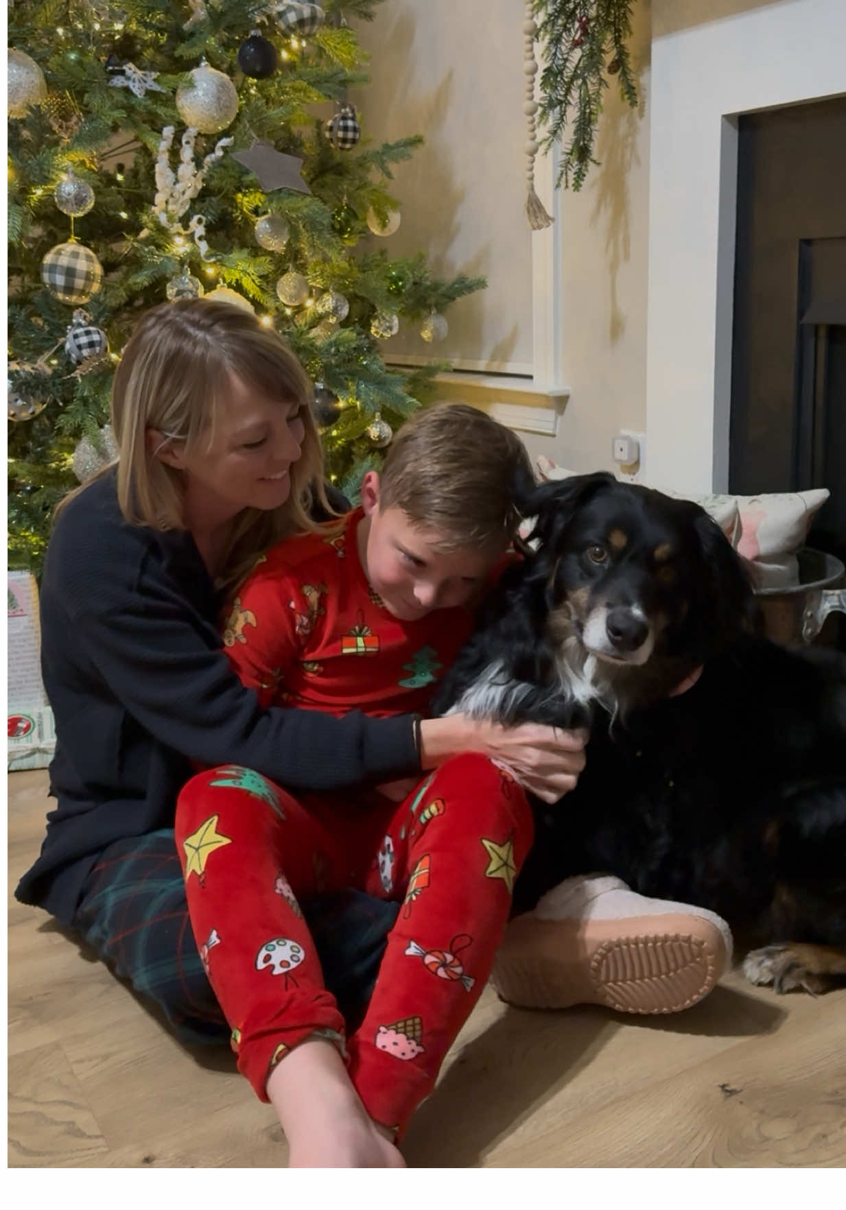 @heysantahq #HeySantaReaction #HeySanta #gifted