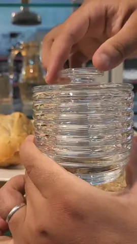 O toque de elegância que sua cozinha merecia 💛 A manteigueira francesa colmeia da Lyor é aquele item que você vê uma vez… e já quer pra você! 😍 #homedecor  #mesaposta  #cozinhachique  #Lyor  #fyyyyyyyyyyyyyyyy 