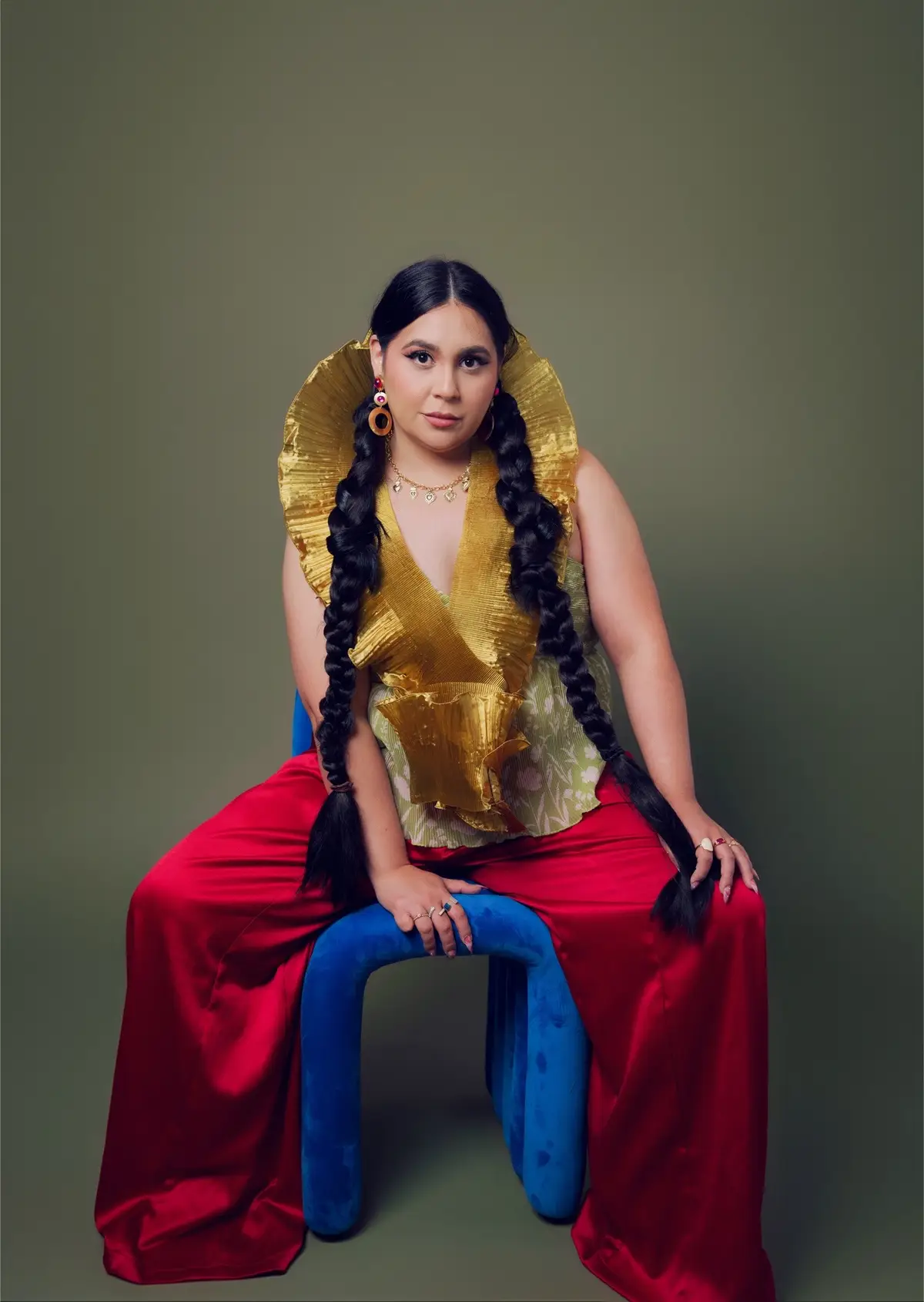 Soy todas las mujeres que me enseñaron a sobrevivir y a reír, todas las que lloraron en silencio y todas las que soñarán después de mí. ♥️✨ 📸 @lavidaphotographica  #latina #mexican #latinapower #mujereslatinas #foryoupage 