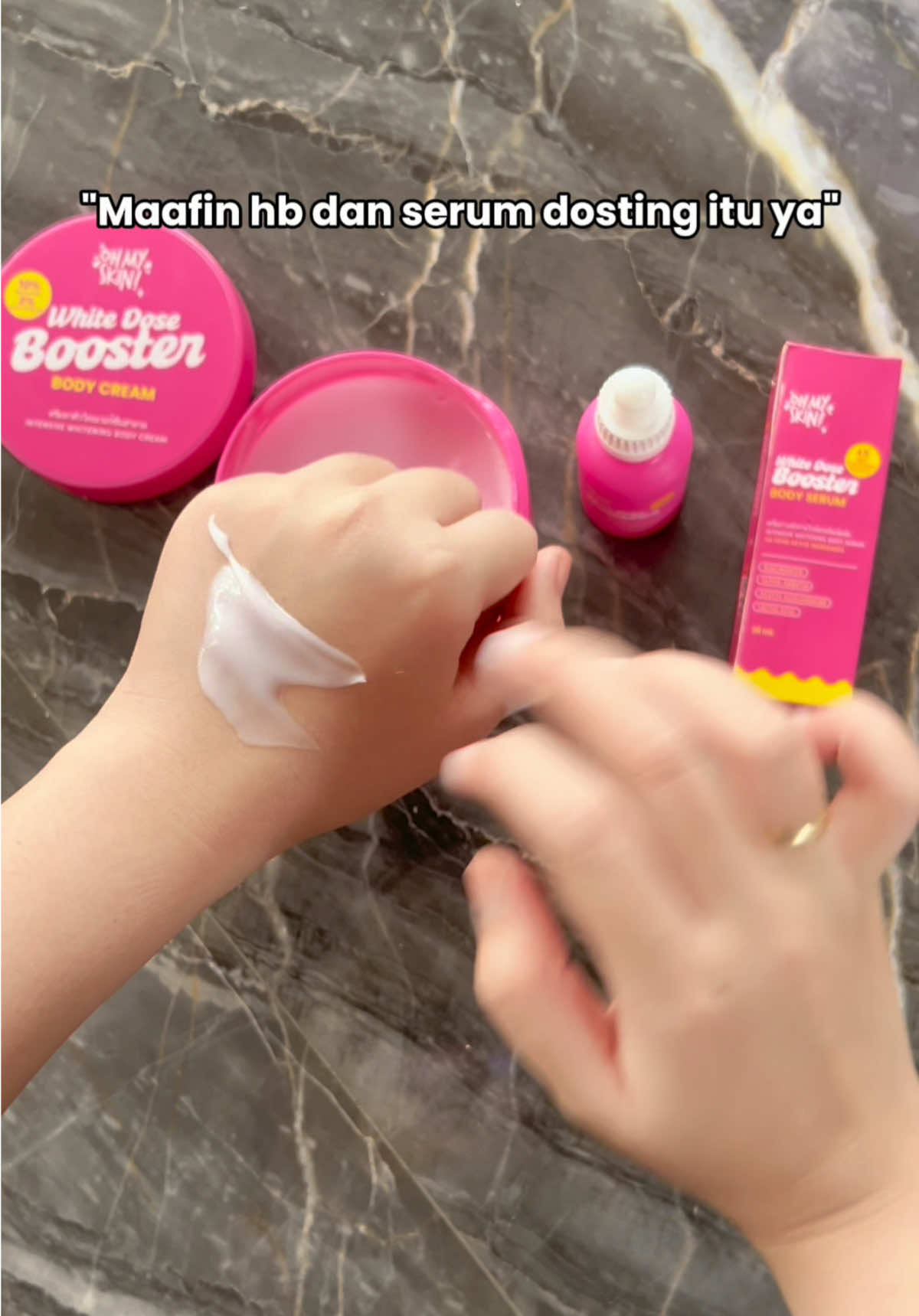Kalian WAJIBB banget cobain 2 produk baru Ohmyskin yang bentar lagi launching ini😤😡  Hasilnya bener-bener sebagus itu, cerah dapet lembab dapet. Dipake rutin beuhh hasilnya gacoorr🔥🔥  Launching 11.11.2025 #youngandbright #ohmyskin #bodycare #bodycareroutine 