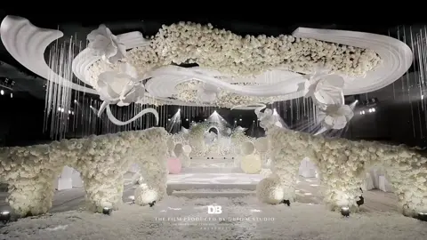 The romantic garden wedding scene, falling into the sweet girl's dream, directly hitting the girl's heart.💍🌸💍💍💍🌸💍💍💍#wedding #weddingtiktok #weddingvibes #weddingplanner #fyp 