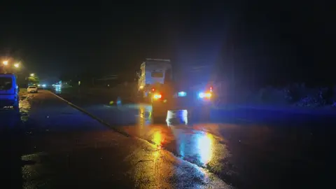 Cuộc sống khó khăn chỉ vậy thoi.😊@Nguyễn Gia Bảo @Nam Nguyễn @Hưng …✈️✈️✈️@🚨 SHIPPER VÁN ÉP ✈️ @༺Hoàng Anh༻ #ĐauKeoChonThanh #cuocsongthuongngay #xuhuongtiktok2025🥰 #tiktoklive 