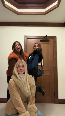 And the girls weekend begins 🤗 #momgetaway #girlstrip #girlsweekend #sisters #sistertrip 