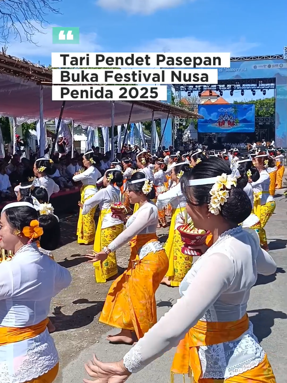 TARI PENDET PASEPAN | Festival Nusa Penida 2025 Tari Pendet Pasepan Desa Adat Batununggul, merupakan salah satu tari sakral / wali yang ada di wilayah Desa Adat yang dipentaskan pada saat upacara / wali sebagai tari pemendak yang ditarikan oleh lebih dari 10 orang penari dari kalangan ibu-ibu dengan ciri khas membawa dupa/pasepan di setiap gerak tarian tersebut. Biasanya Tari Pendet Pasepan ini dipentaskan pada saat upacara Melasti ataupun Piodalan, dengan bertujuan untuk menetralisir unsu-unsur negative untuk kembali disucikan dengan sarana dupa / pasepan simbul penyucian dari Dewa Agni. #TariPendetPasepan #FestivalNusaPenida2025 #NPF2025 #NusaPenida #PariwisataNusaPenida 