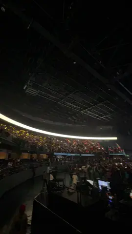 El fan action para Latin Mafia en el Movistar, los mexicanos se emocionan en su presentación en Colombia 🇨🇴 #latinmafia 