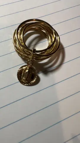 Anillo de la Virgen de Guadalupe en 18k de chapa de oro. #anillo #semanario #virgendeguadalupe #guadalupe #ring