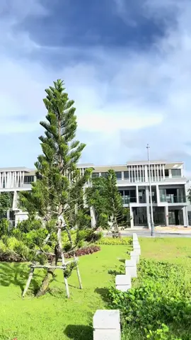 Nắng lại về trên CaraWorld Cam Ranh ☀️ Biển xanh, gió lộng — như chưa từng có bão đi qua. Mỗi sáng thức giấc trong ngôi nhà thứ hai bên biển, chỉ thấy bình yên và tươi mới #CaraWorldCamRanh