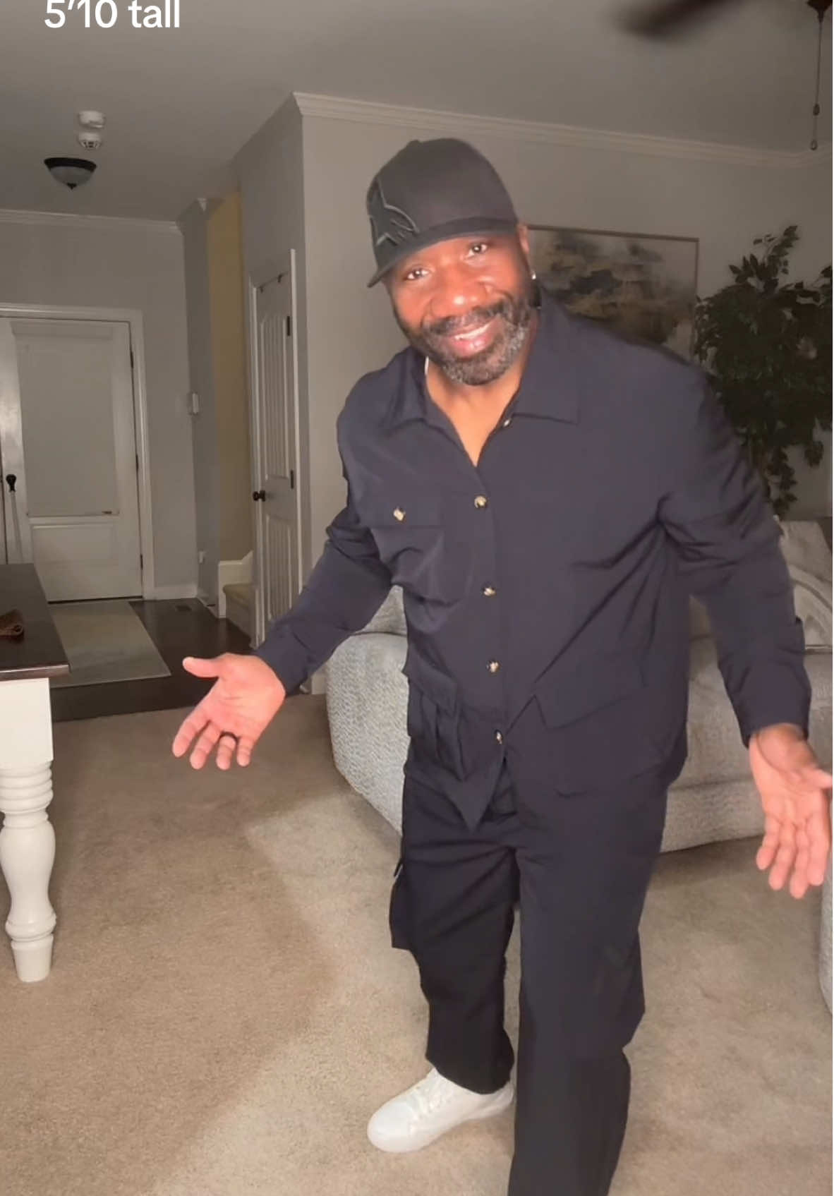 #mensfashion #hisfashion #menstracksuits #mensuitstyle 