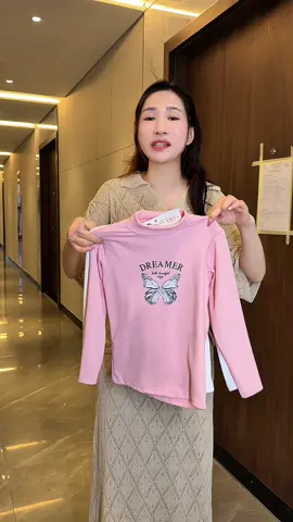 Áo giữ nhiệt bé gái xinh và ấm lắm  #aogiunhiet #thoitrangtreem #memykytinh #quanaothudongchobe 