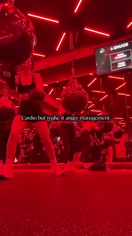 @Club Studio cheaper than therapy tbh 😂🥊 #boxing #workout #therapy #GymTok #fitgirlenergy 