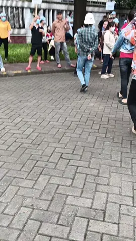 chúc các bạn buổi chưa vui vẻ 