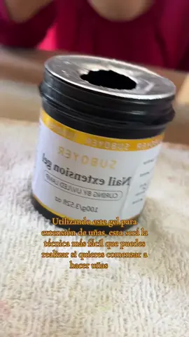 Utilizando este gel para extensión de uñas, esta será la técnica más fácil que puedes realizar si quieres comenzar a hacer uñas 🤍