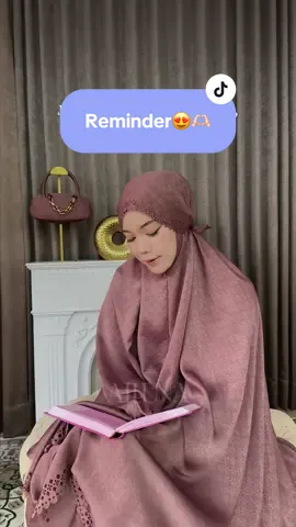 Yuk, perbanyak baca Al Qur’an daripada scrolling sosmed😇😍🙏🏻 In frame: Zeira Series #bacaalquran #reminder #mukena #fyp #fypシ゚ 