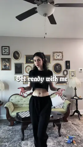 I feel like I’m nearing my final form • • • #vampire #darkacademia #goth #darkfeminine #gothoutfit 