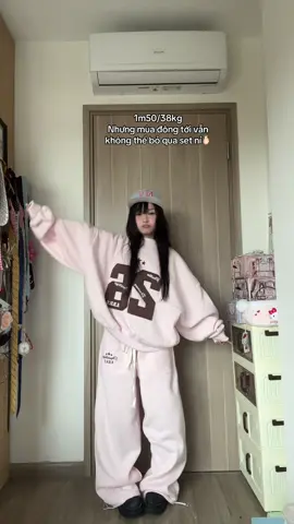M50 tôi vẫn bon chen được set nỉ 26 của @ab house 88  #styling #outfitideas #sweater #abhouse #fyp 