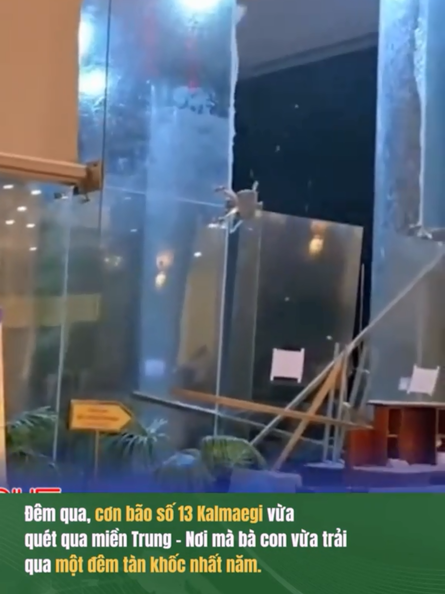 Miền trung  sau đêm kinh hoàng mang tên Kalmaegi, bão số 13 đã đến và càn quét, để tái hiện cảnh hoang tàn khắp nơi..#tintuc #xuhuong #baoso13 #kalmaegi #mientrungcolen