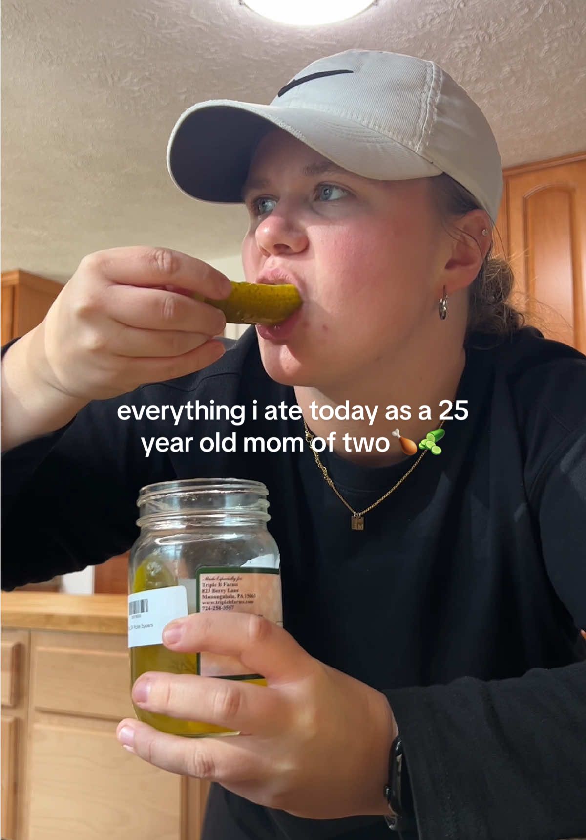 all the sugar lately from the festivities has been terrible for my skin, so today i just limited it a bit more than normal🍗🥒 #wieiad #realisticeating #wieiadsahm #momfood #momsnacks @Alani Nutrition @Clio Snacks @Rice Krispies Treats 