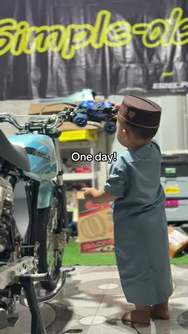 Habis solat , lanjut stel bodi😇