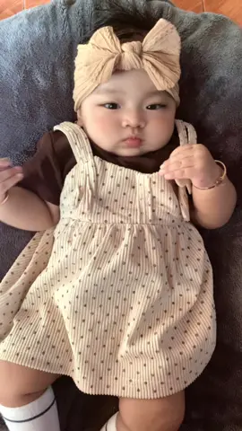 Maaf ya teman” belum pake alas soalnya belum dateng😁.  #masyaallahtabarakkallah #outfitanak #ootdanakperempuan #fyp