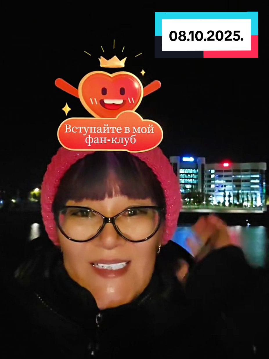 Қолдайтын адамдар да бар. Бірақ,  жөнінде тұрған, жаман сөз сөйлемей, жаман қылық көрсетпей, өзің де ән айтып, басқаға да  жақсы көңіл - күй сыйлағаның үшін  даттайтындар да бар. Сондайлардың біреуі тіпті: 