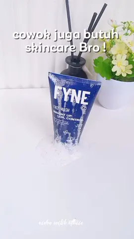 para cowok yg punya wajah kusam & berminyak, cobaiin facewash dri @wearefynemen debu & kotoran gda lgi ✨️  #FYNEFacewash #DibawaFYNE #skincarecowo #facewashcowo #fyp 
