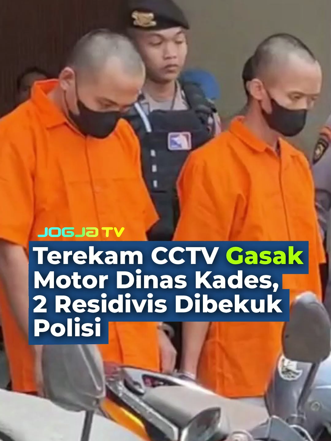 Dua pelaku pencurian sepeda motor dinas milik kepala Desa Gempolan, Kecamatan Kerjo, Kabupaten Karanganyar, berhasil dibekuk. Pelaku ditangkap usai aksi pencuriannya terekam kamera CCTV. Dari pemeriksaan diketahui, dua pelaku spesialis pencurian sepeda motor ini, sudah melancarkan aksinya di tiga lokasi berbeda dalam satu hari. #jogjatv #seputarjogja #beritasolo
