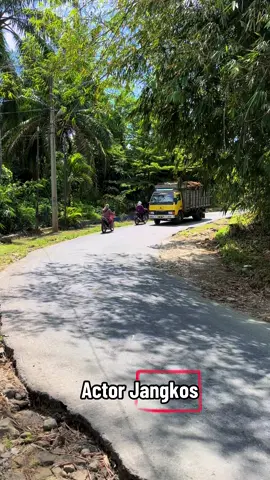 actor jangkos #trukjangkos #jangkosbalap #tikungan #sigarantung #fyp 