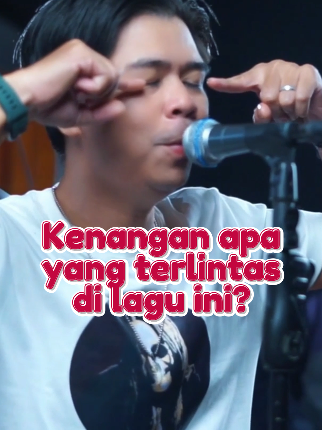 Kenangan apa yang terlintas di lagu ini? . . . . . . @ardhipardiansyah_sc @uzieanggana @andisc_ @pratamareksa_ @musicaklasik  #secondcivil #akukaudankenangan