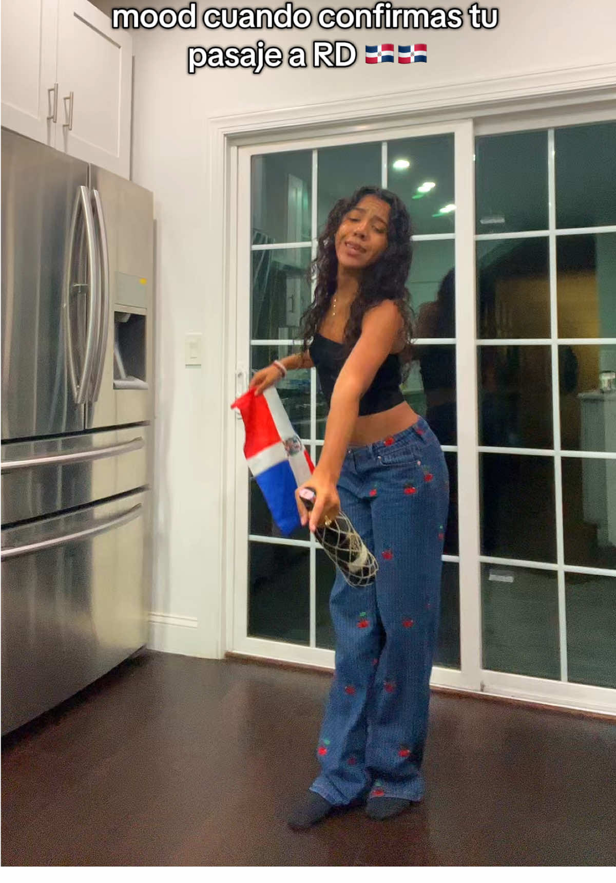 My voyyy ya ta buenoo 😂 me fui otra vez y no voy a regresar 🤣🇩🇴❤️ eh mentira but can ya guess why I’m going again ? 🤭👀 #fypシ 