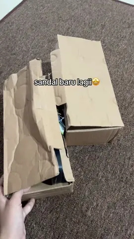 sandal terbaru lagi cantik banget🤩#sandalmurah #sandalwanita 