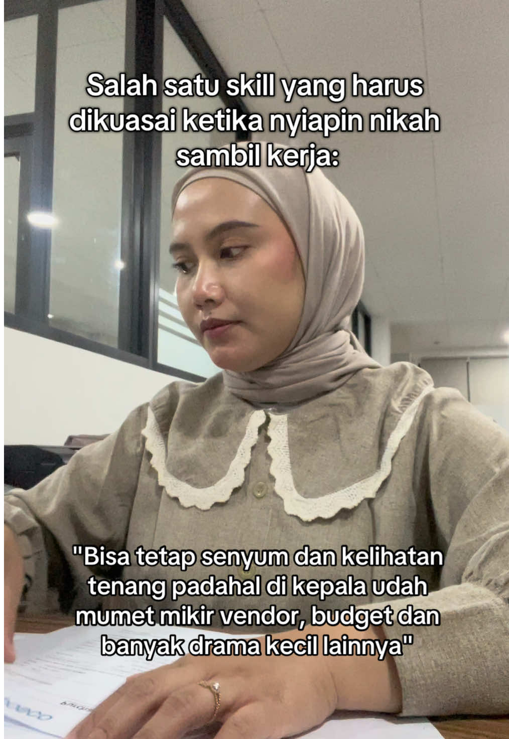 Siang ngitung angka di Excel, malem ngitung vendor sama harga 😭 Udah berasa double shift, tapi harus tetep dijalanin, karena fase ini pasti bakal jadi yang paling diinget nanti 🫶🏻