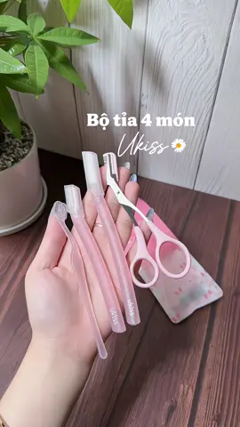 Chưa bao giờ tỉa chân mày mà nó đơn vản v luôn 💫  #dungcutialongmay #tialongmayukiss #ukiss #daotiachanmay #reviewlamdep 