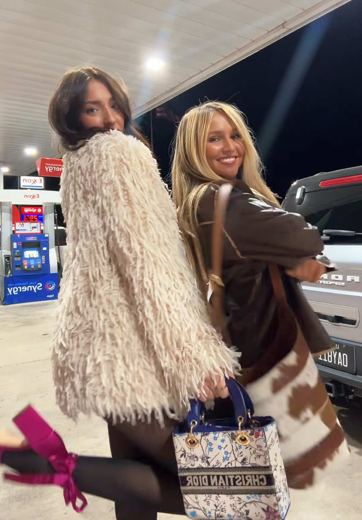 the brunette to my blonde. @FINLEY 