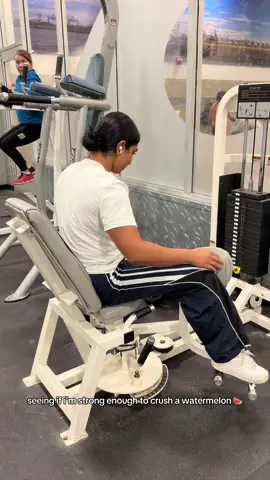 only thing that gets my legs shaking when I close them 🫨 #fitgirl #watermelon #legs #gymhumor #wlw 