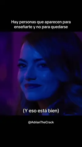 A veces las personas llegan a tu vida solo para enseñarte algo… y luego siguen su camino. 💛✨ Y eso está bien. Siguen y vive tu vida en aceptación y en paz. #lalaland #ryangosling #emmastone #aceptar #amorpropio 