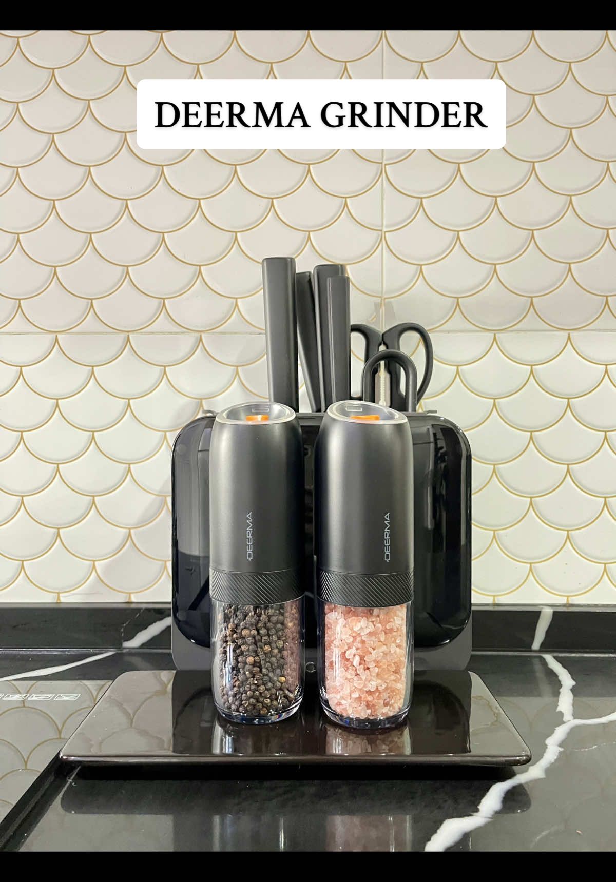 Botol pengisar elektrik mudah guna.. satu set ada dua botol kaca cantik. Design modern premium quality. #electricgrinder  #pengisarelektrik  #deermamalaysia  #kitchengadgets 