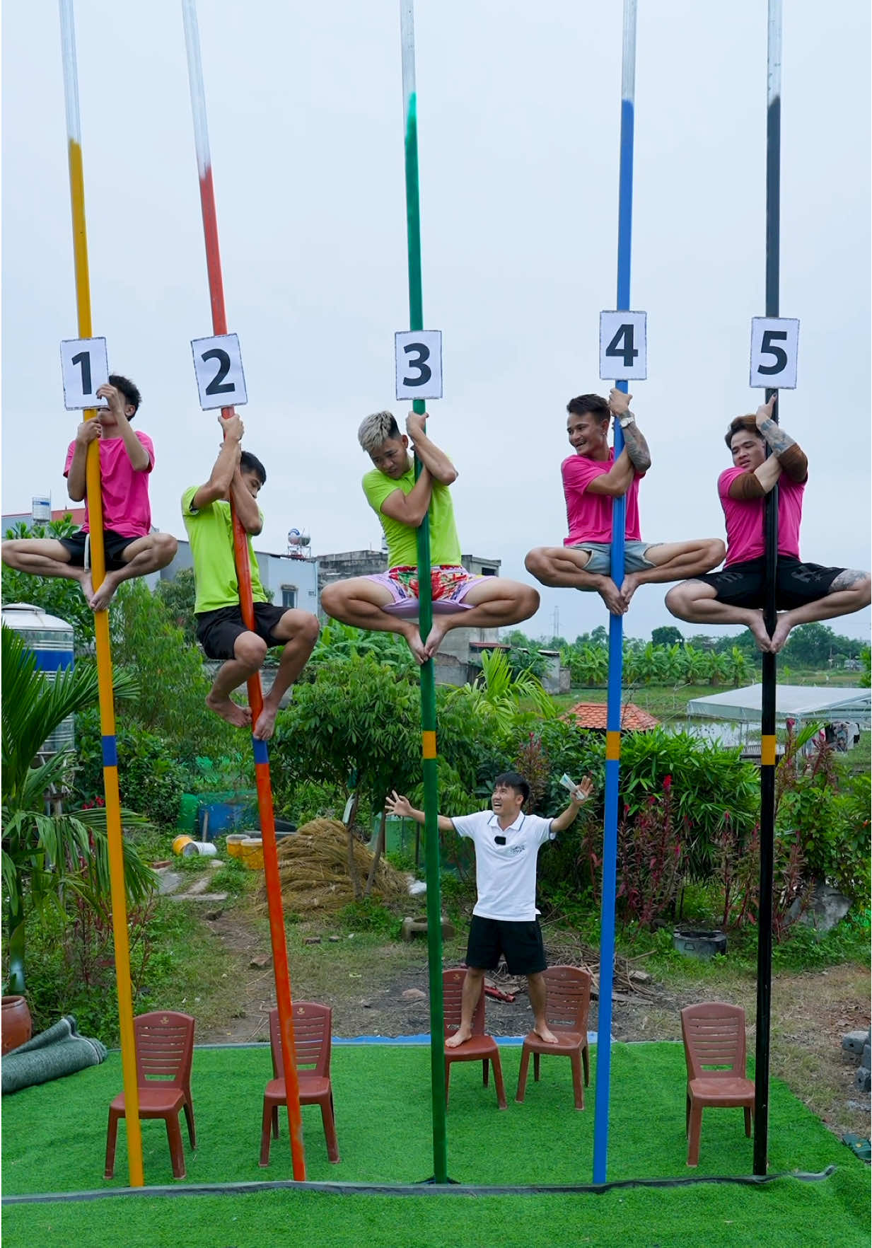 Trò Chơi Người Cuối Cùng Leo Cột Sắt 6m Nhận Thưởng 1 Triệu#hungvlog 