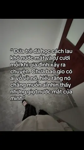 “ Đứa trẻ đã học cách lau khô nước mắt và tự cười mỗi khi gia đình xảy ra chuyện. Chưa bao gio có ai vỗ về nó, hiểu rằng nó chẳng muốn ai nhìn thấy những giọt nước mắt của mình”#xhhhh #buonn #capbuon #vr #giadinh 